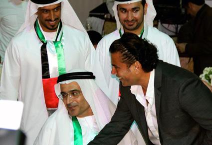 عمرو دياب ودايفيد بيكهام يجتمعان في أبو ظبي   